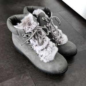 Cute anke Boots with Faux Fur 🍂🍃🍂🍁🍂🍃🍂perfect FALL